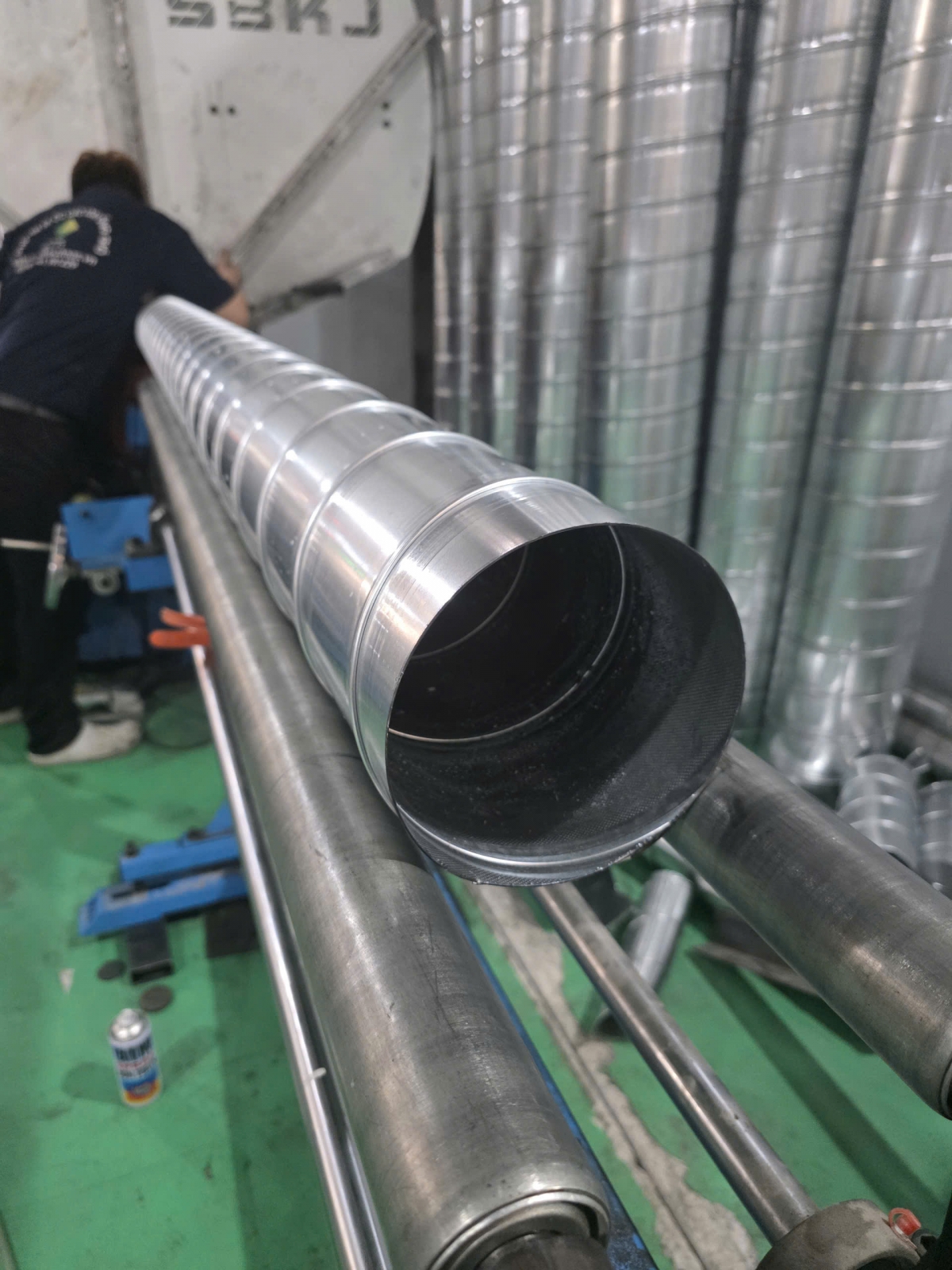 Ống Tròn Xoắn D100: Kích Thước Nhỏ, Hiệu Năng Vượt Trội Cho Hệ Thống Thông Gió của MK Technos